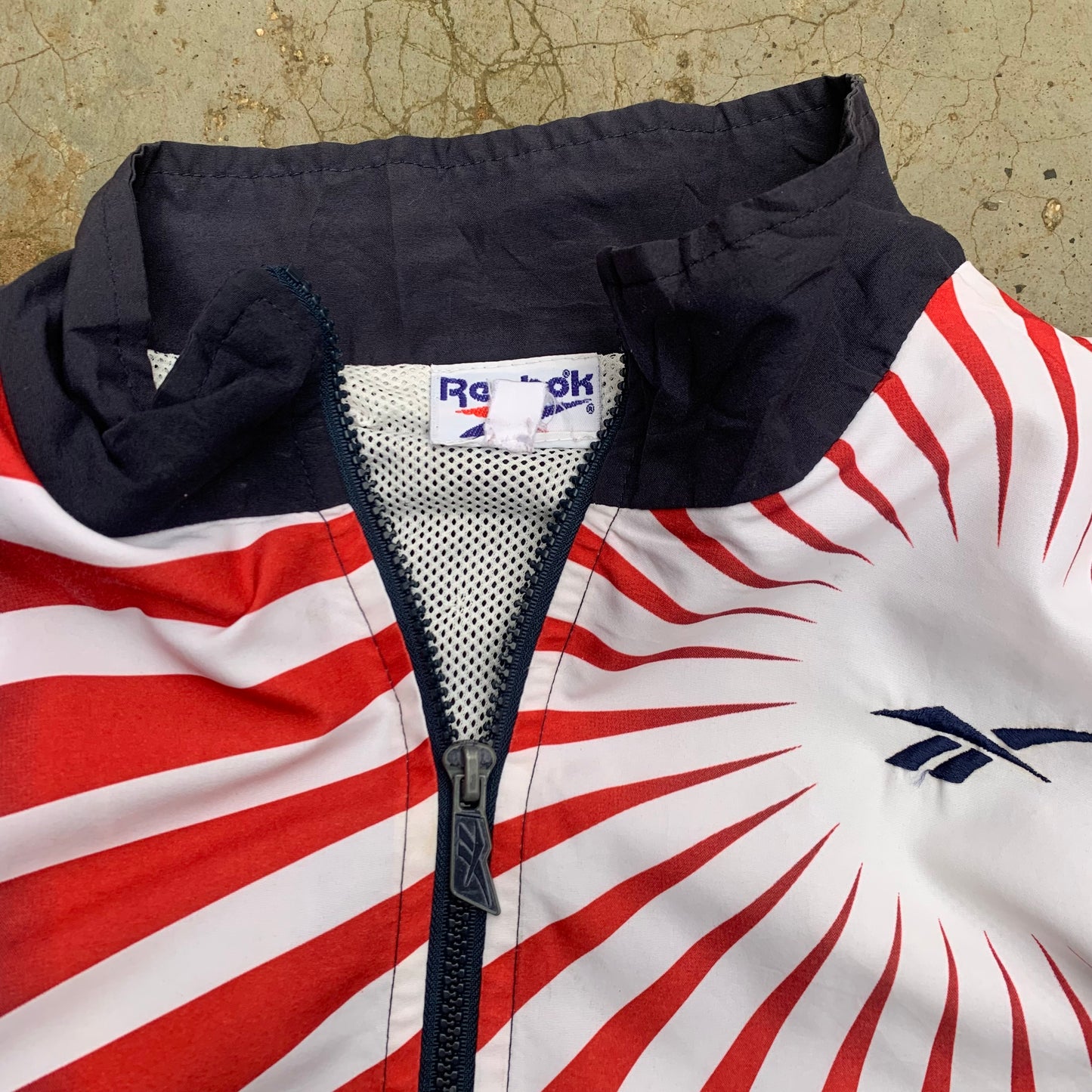 Reebok - LARGE - Windbreaker